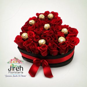 Torre de Rosas Rojas con Ferrero Rocher — A domicilio en Cali